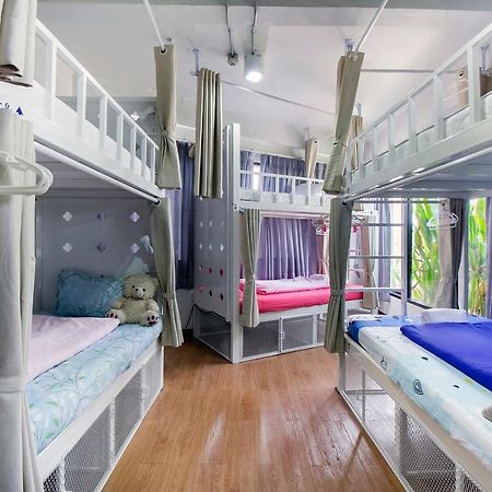 Hostel@Seatzstation Банкок Екстериор снимка